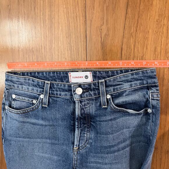 Sundry Jeans Size 24 Embroidered Hearts Seville Wash Button Fly Mid Rise Tapered - Picture 6 of 11